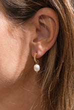 Load image into Gallery viewer, Cz Pearl Drop Huggies