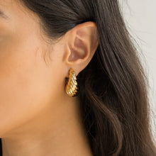 Load image into Gallery viewer, Shell Drop Earrings