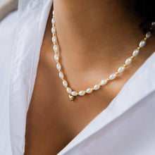 Load image into Gallery viewer, Waterproof White Shell Necklace with Puffy Heart