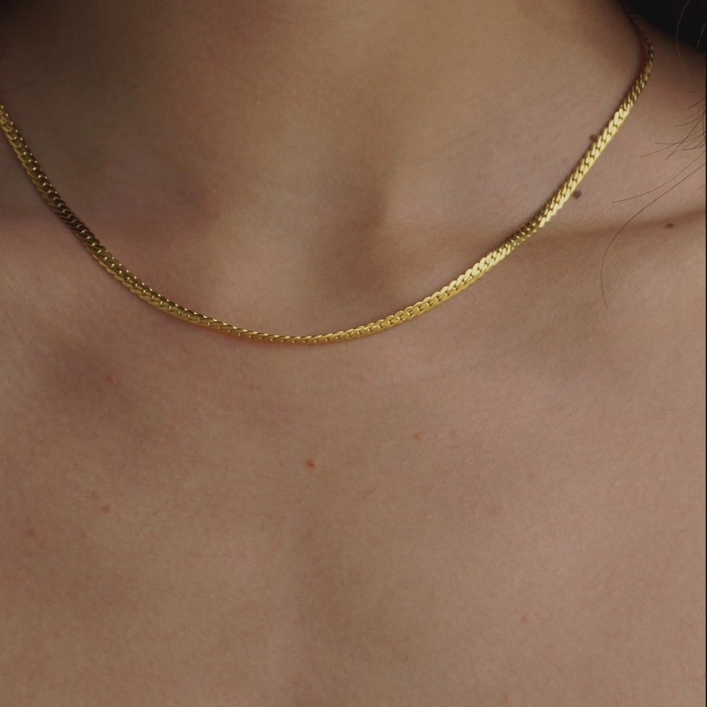 Dainty braided necklace
