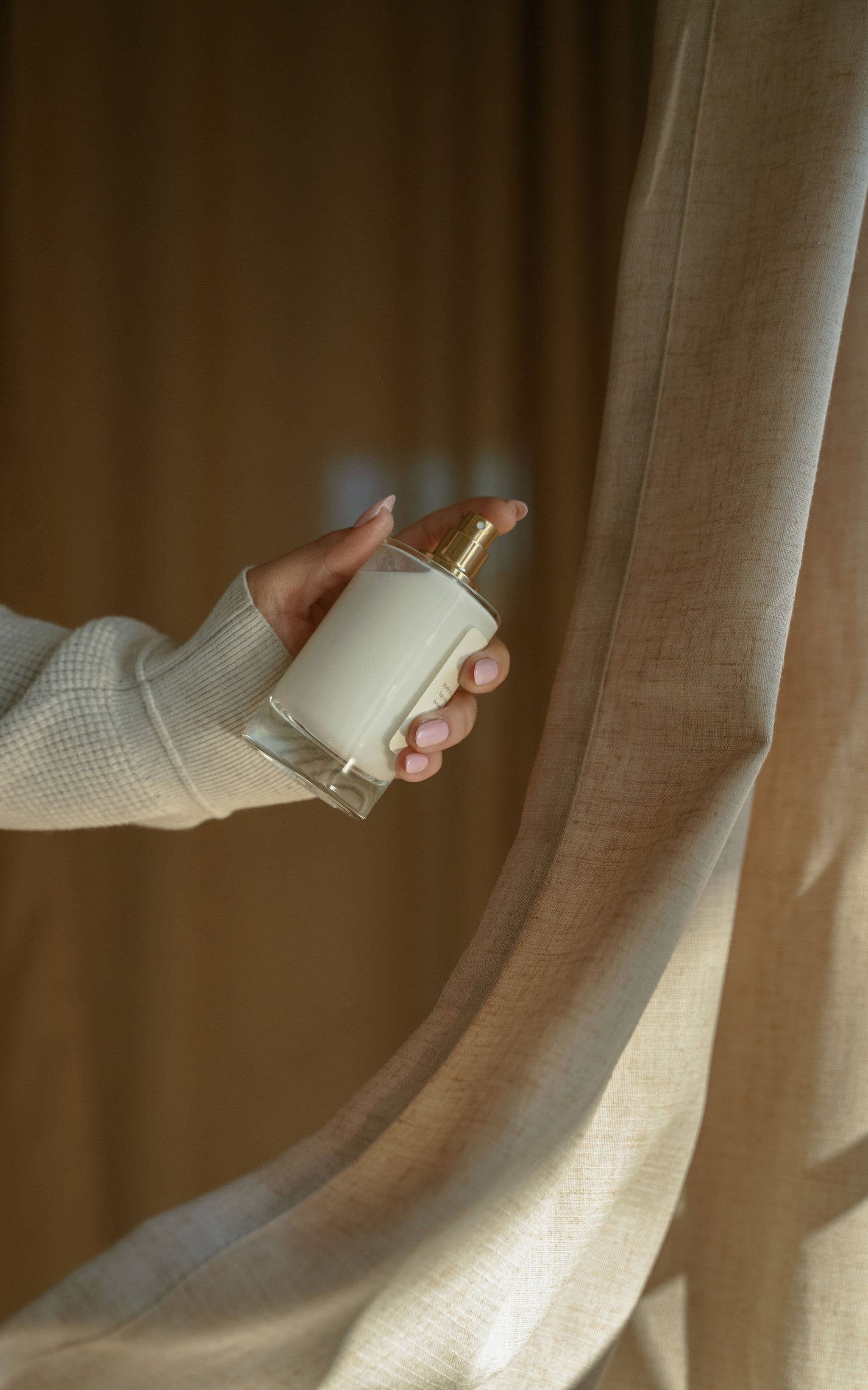 No. 64:Nook - Feminine Floral and Cozy Scented Room Spray 