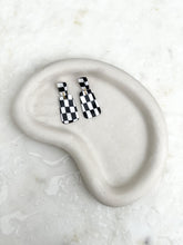 Load image into Gallery viewer, Bean Shape Concrete Tray
